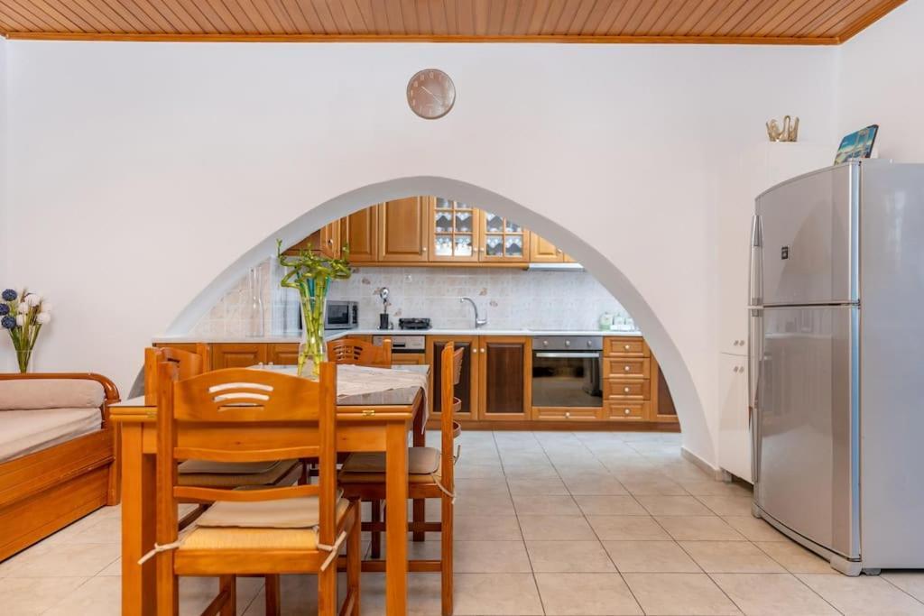 Avgerinos Villa Naxos City Esterno foto